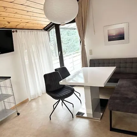 アパート Ruhige 2 Schlafzimmer ディーツェンバハ